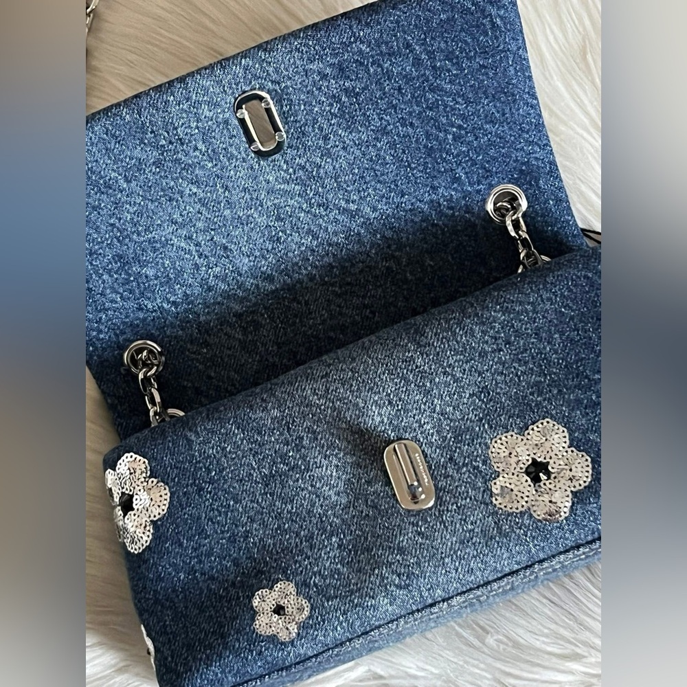 💰SOLD - 2S5SMN002S02- Marc Jacobs The Sequin Daisy Denim Dual Chain Mini Bag - Picture 6 of 16
